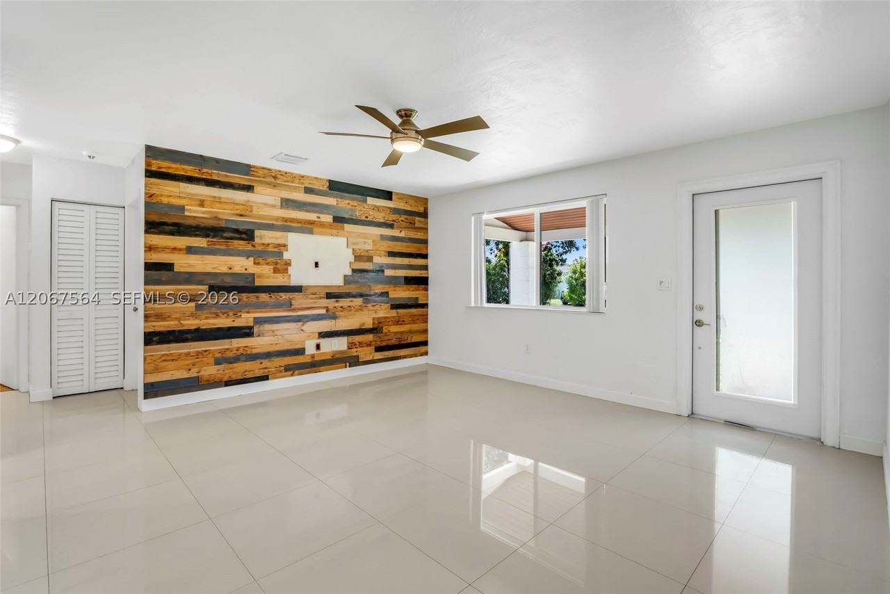9841 Dominican Dr - Photo 4 of 40