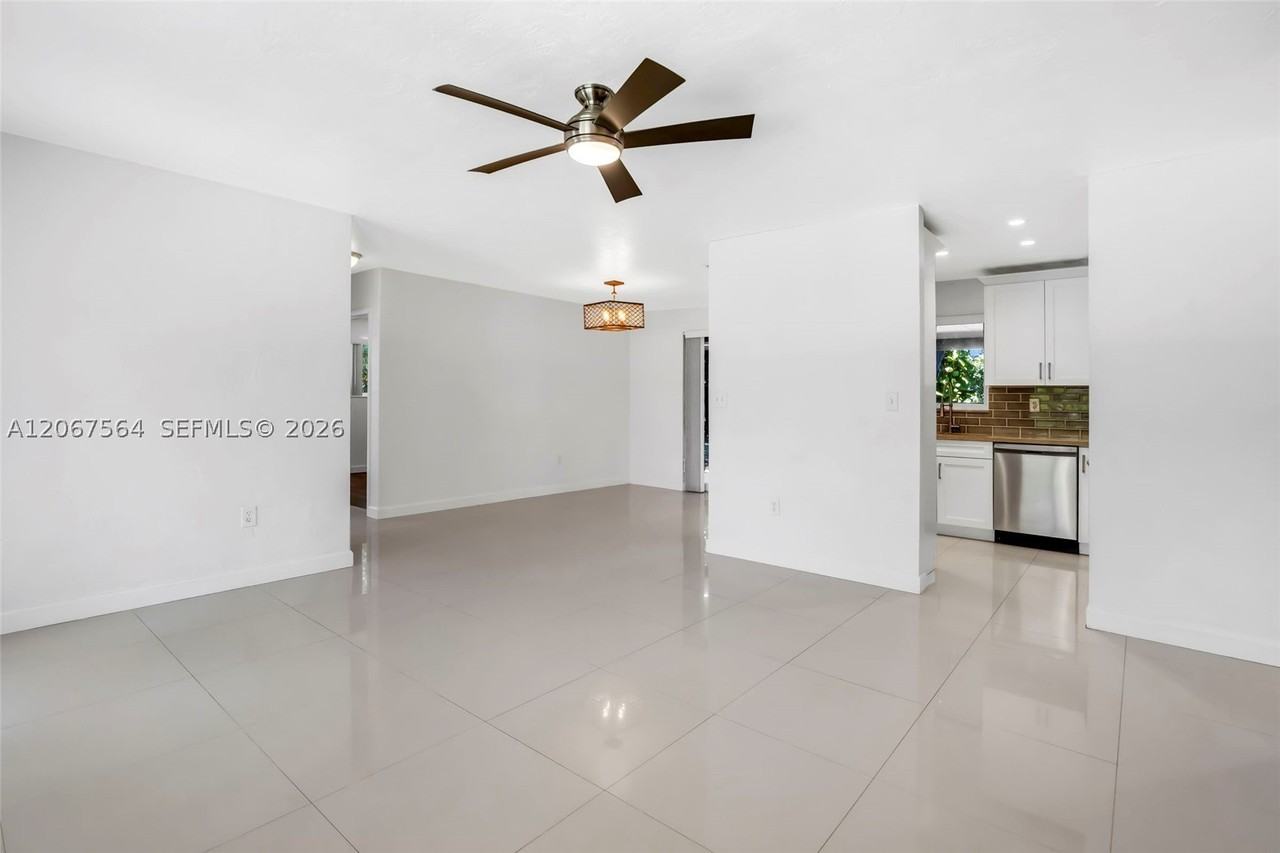 9841 Dominican Dr - Photo 7 of 40