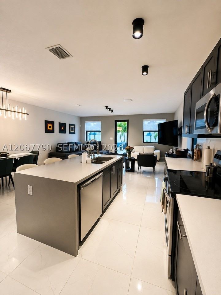 10944 W 35th Ln - Photo 6 of 21