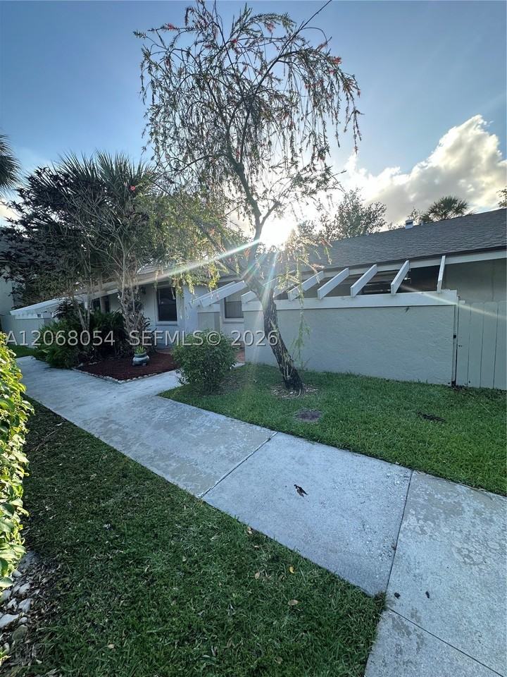 2902 Sw 21st Ter #301C - Photo 3 of 31
