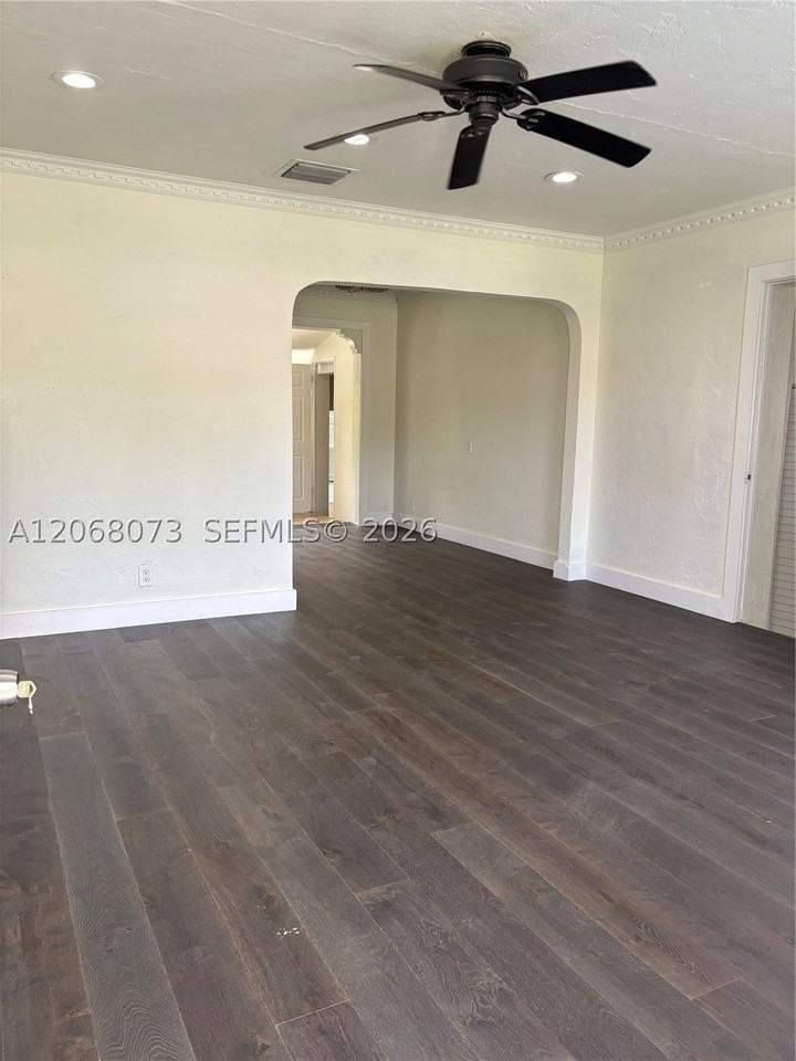 1422 Wiley St - Photo 2 of 16