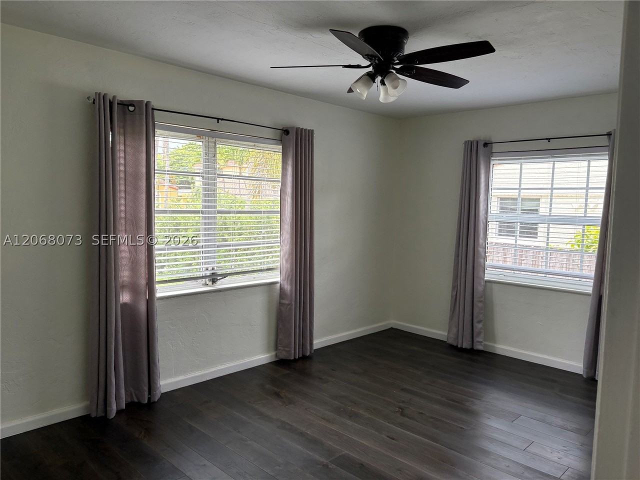 1422 Wiley St - Photo 4 of 16