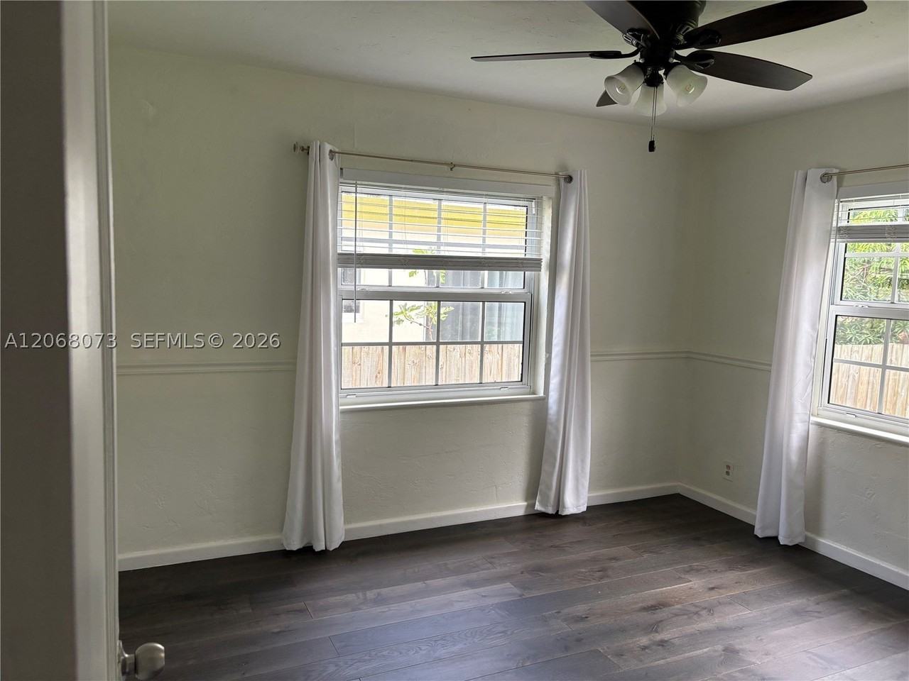 1422 Wiley St - Photo 5 of 16