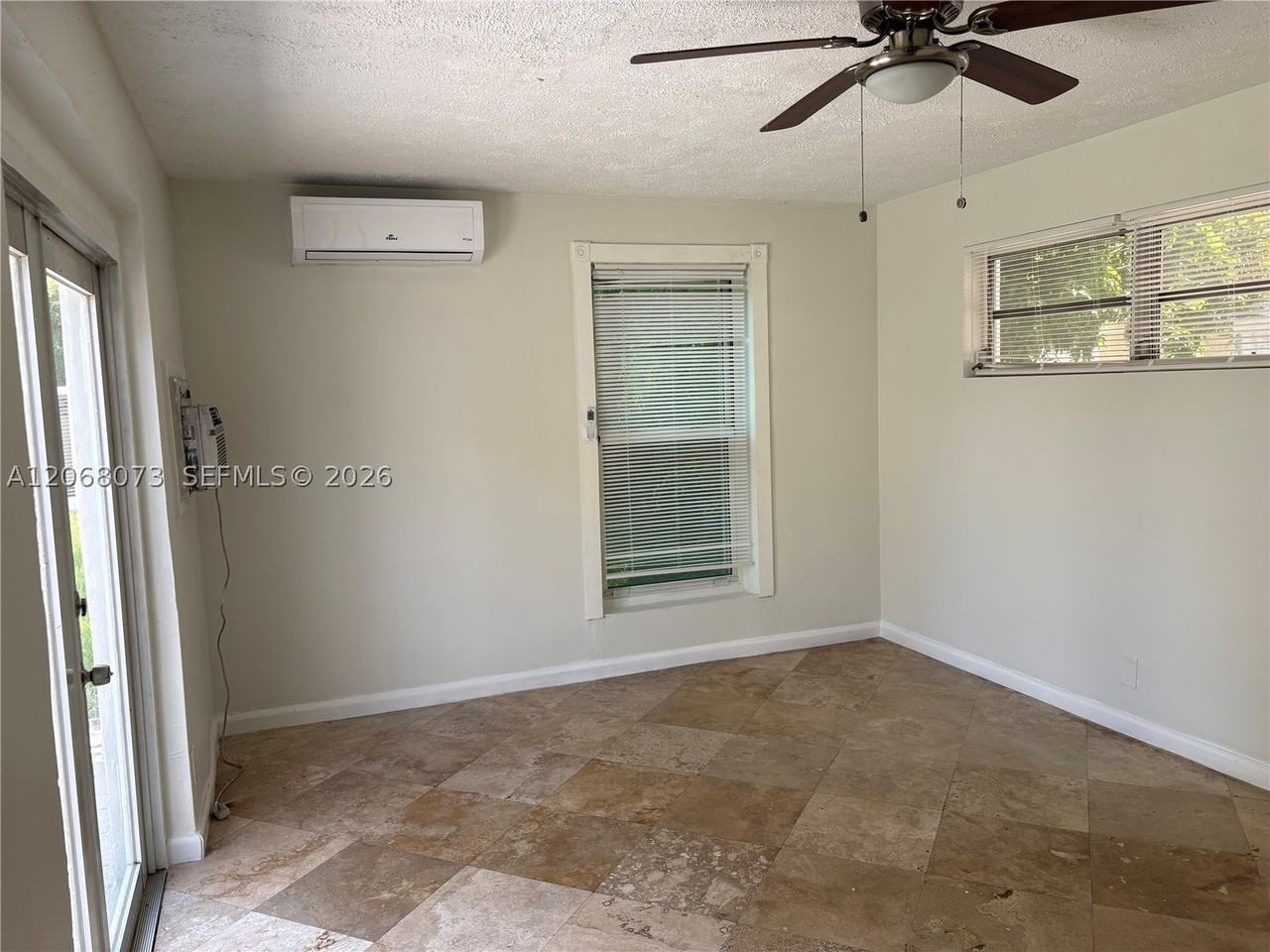 1422 Wiley St - Photo 6 of 16