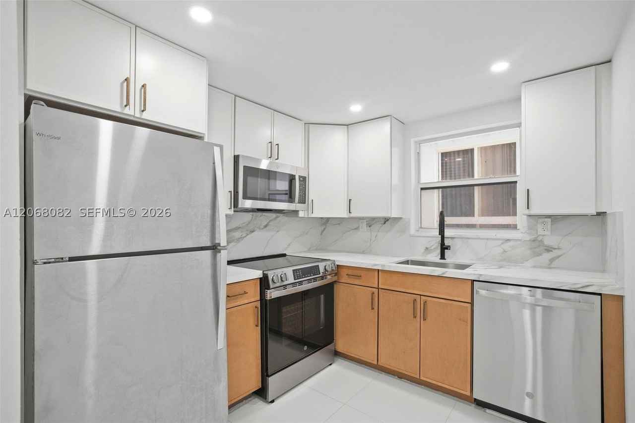 1245 West Ave #401 - Photo 7 of 16