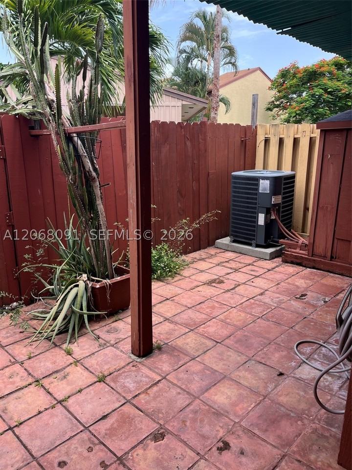 463 Se 14th St #463 - Photo 4 of 33