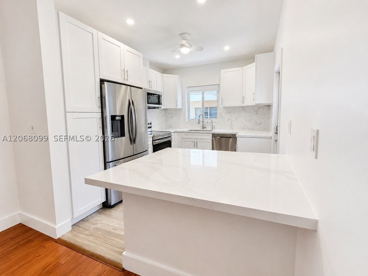 7825 Byron Ave - Photo 4 of 15