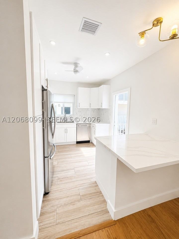 7825 Byron Ave - Photo 5 of 15