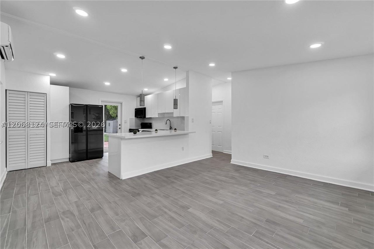 1175 Nw 133rd St - Photo 2 of 25
