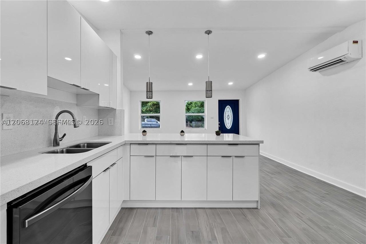 1175 Nw 133rd St - Photo 4 of 25