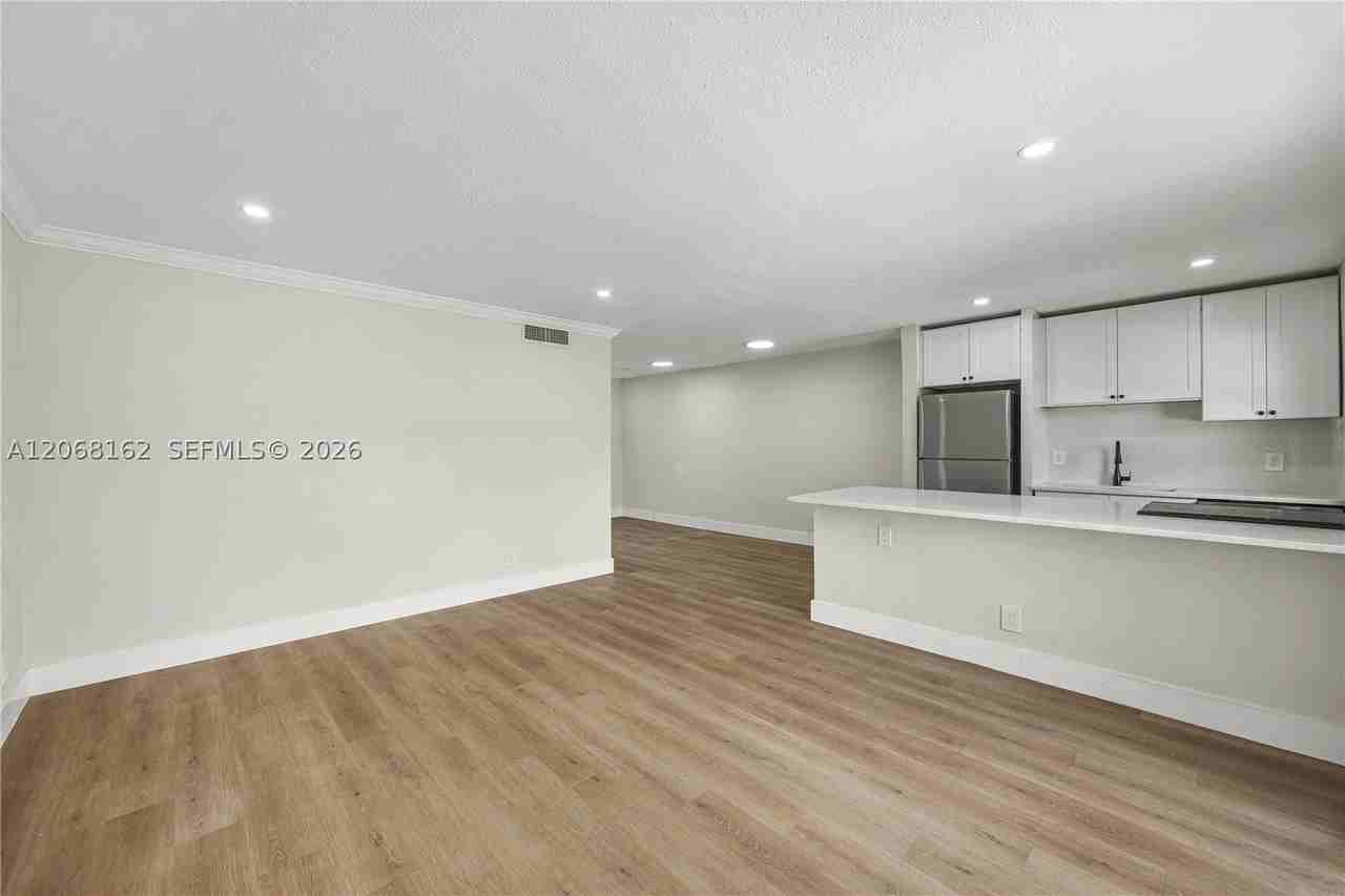5450 Hollywood Blvd #108 - Photo 2 of 15