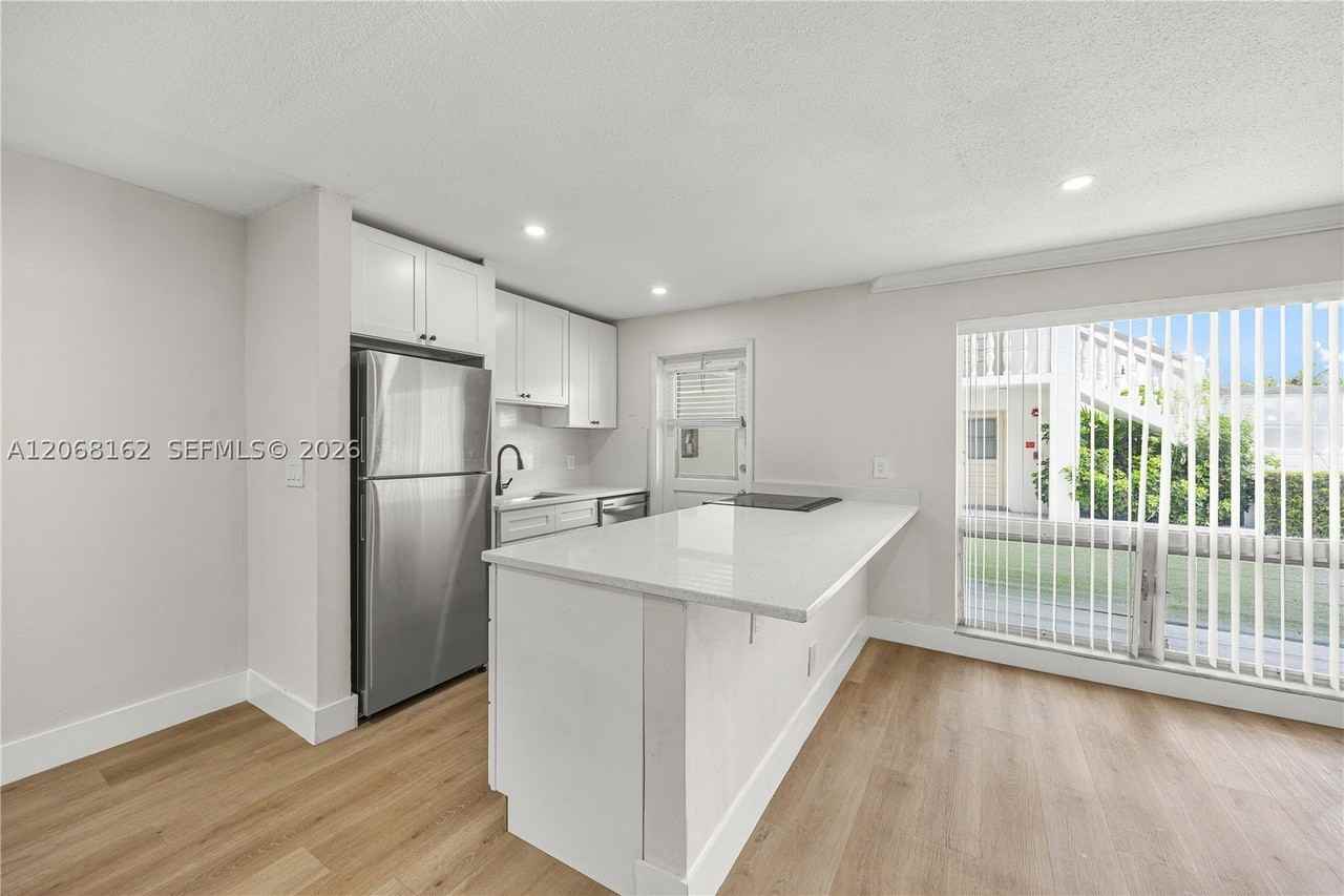 5450 Hollywood Blvd #108 - Photo 4 of 15