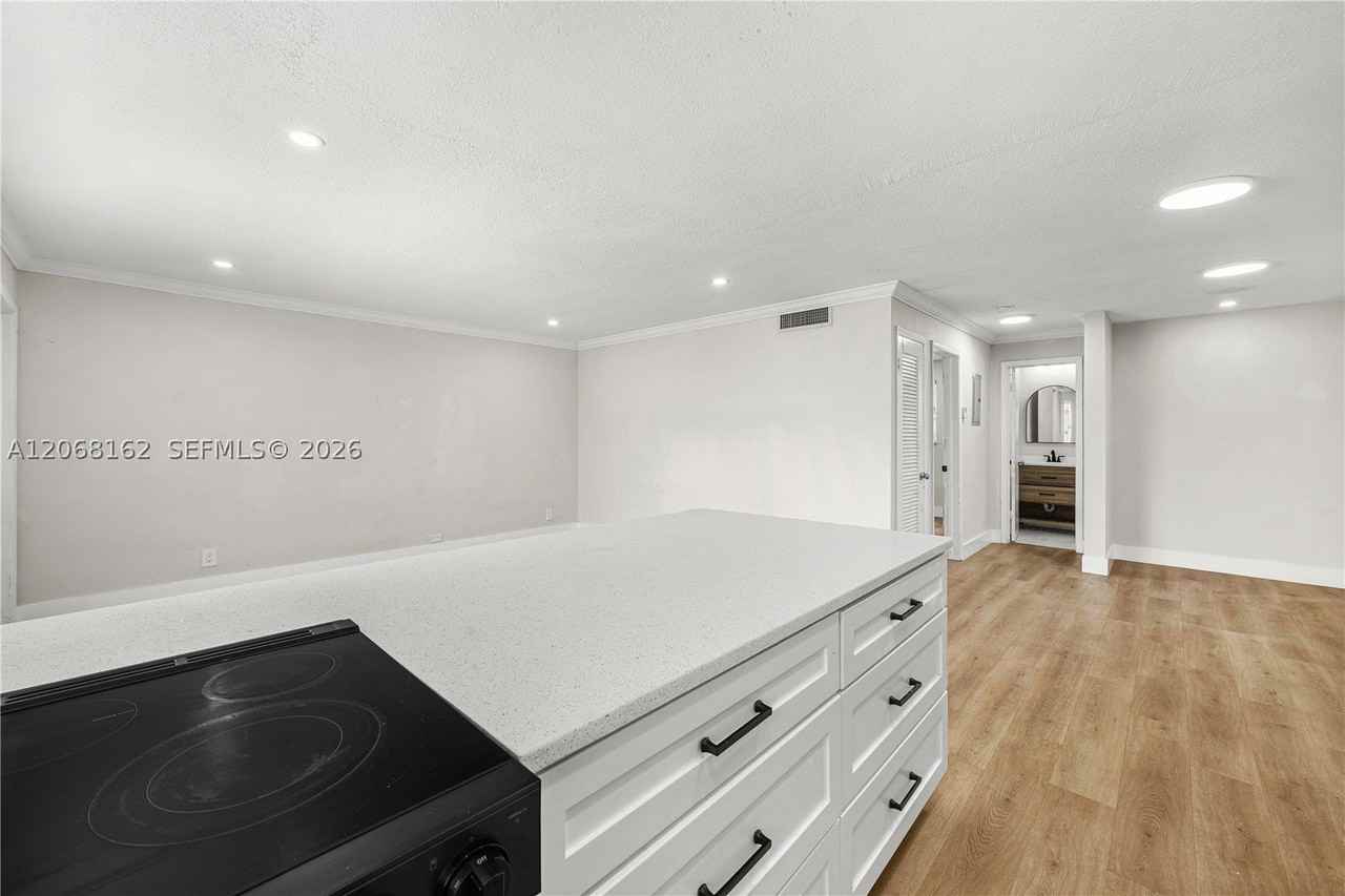 5450 Hollywood Blvd #108 - Photo 6 of 15