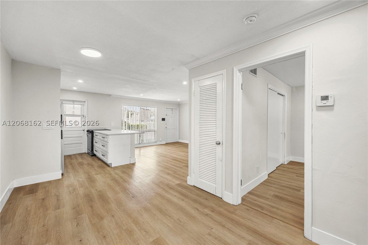5450 Hollywood Blvd #108 - Photo 7 of 15