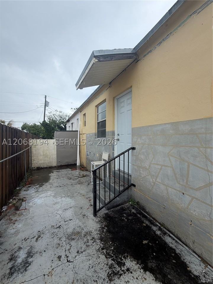 10518 Nw 30th Ave #1 - Photo 5 of 5