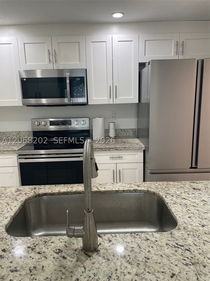 460 W Park Dr #207 - Photo 6 of 19