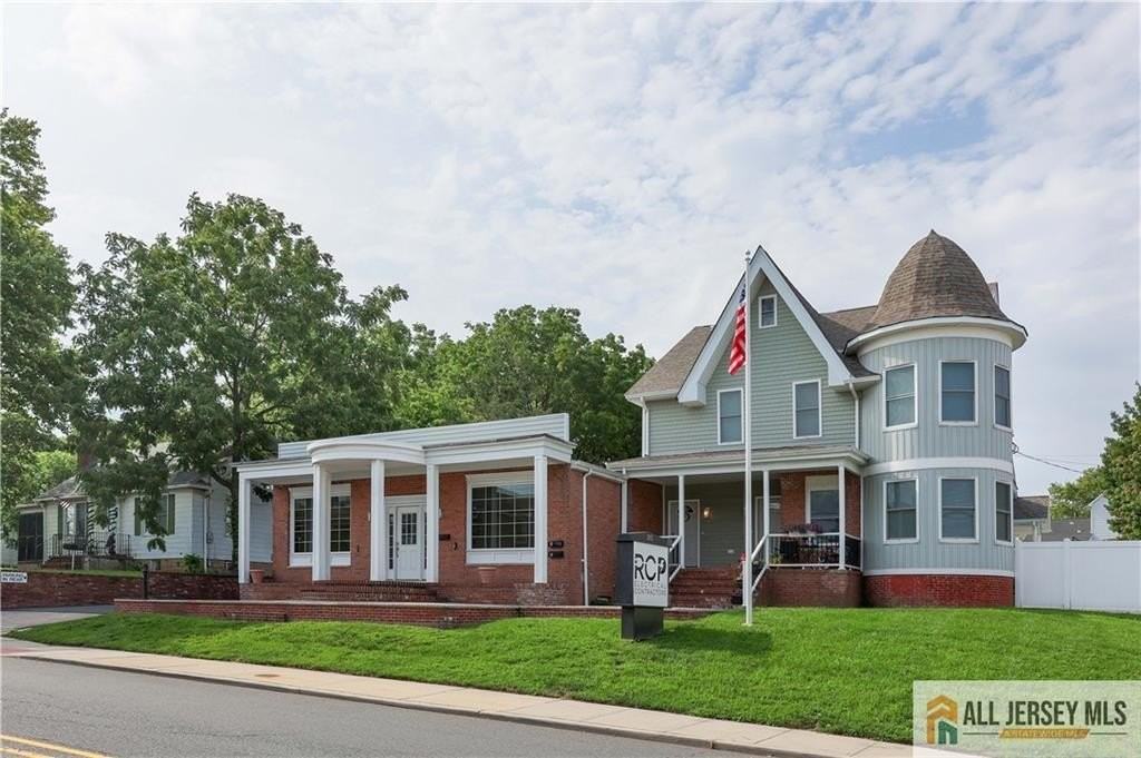 215 Washington Rd - Photo 2 of 42