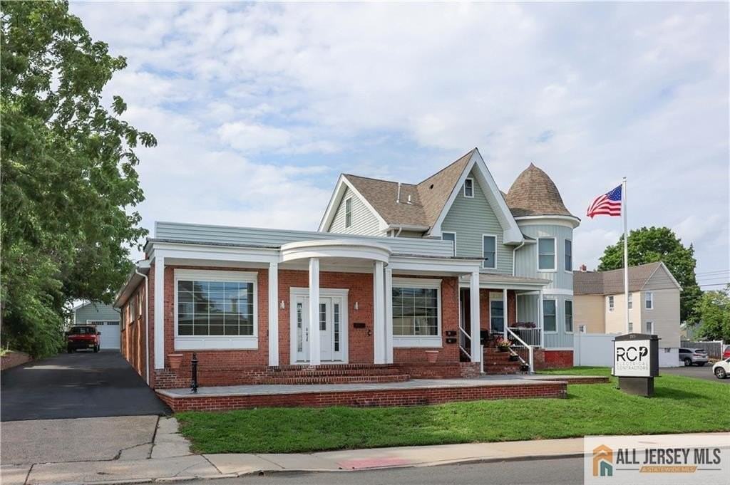 215 Washington Rd - Photo 3 of 42