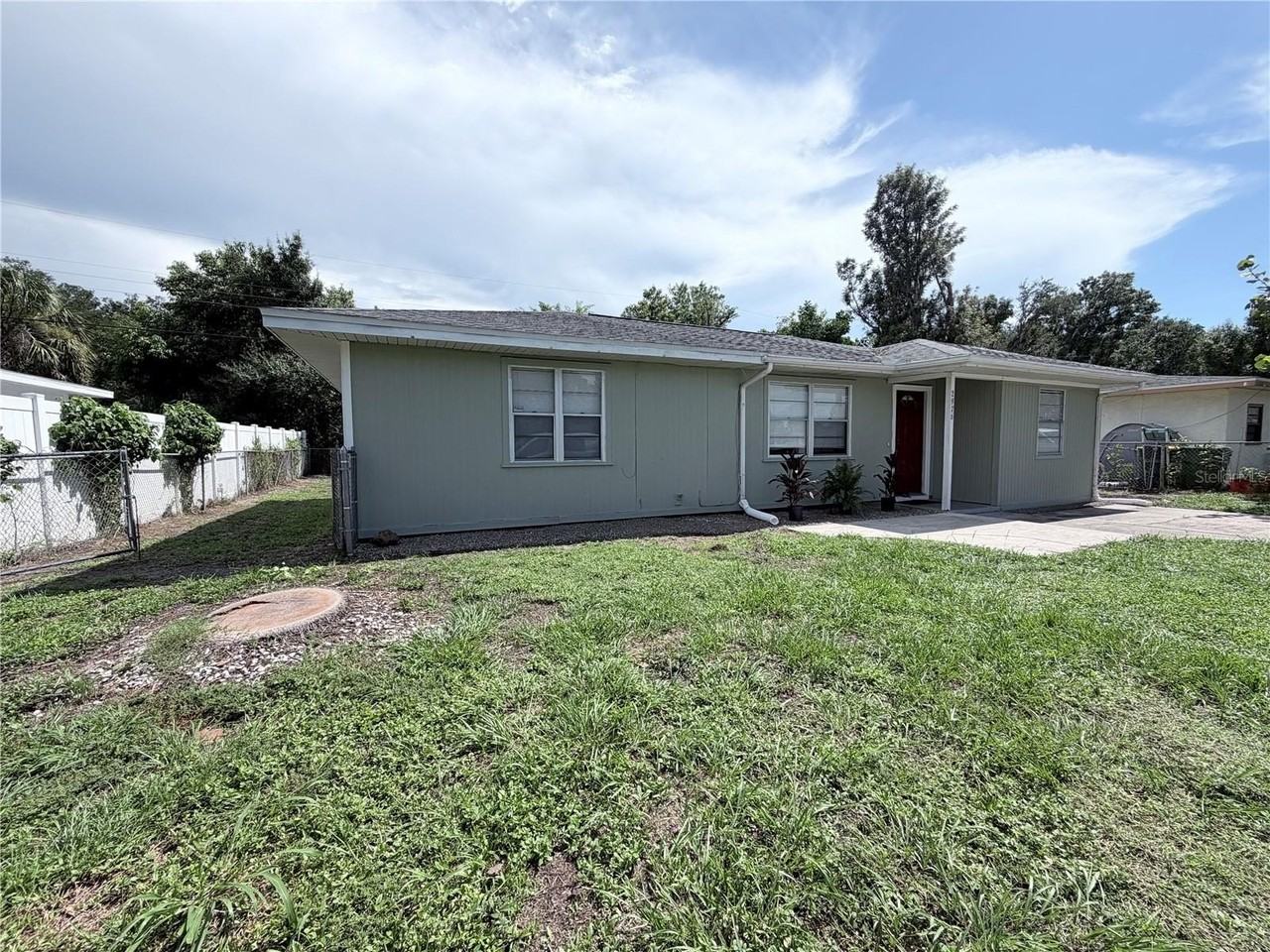 2976 Poplar St - Photo 2 of 13