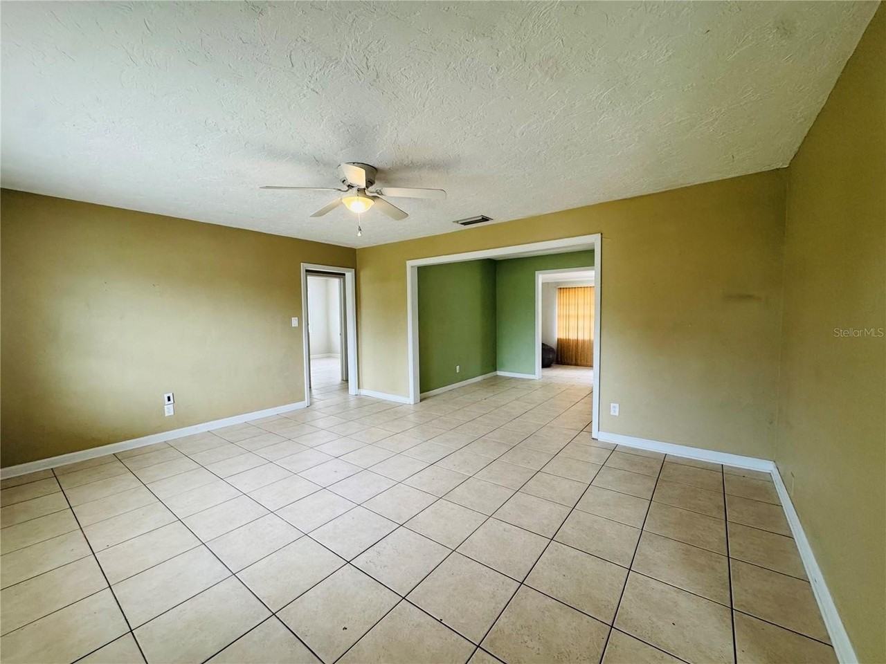 2976 Poplar St - Photo 3 of 13