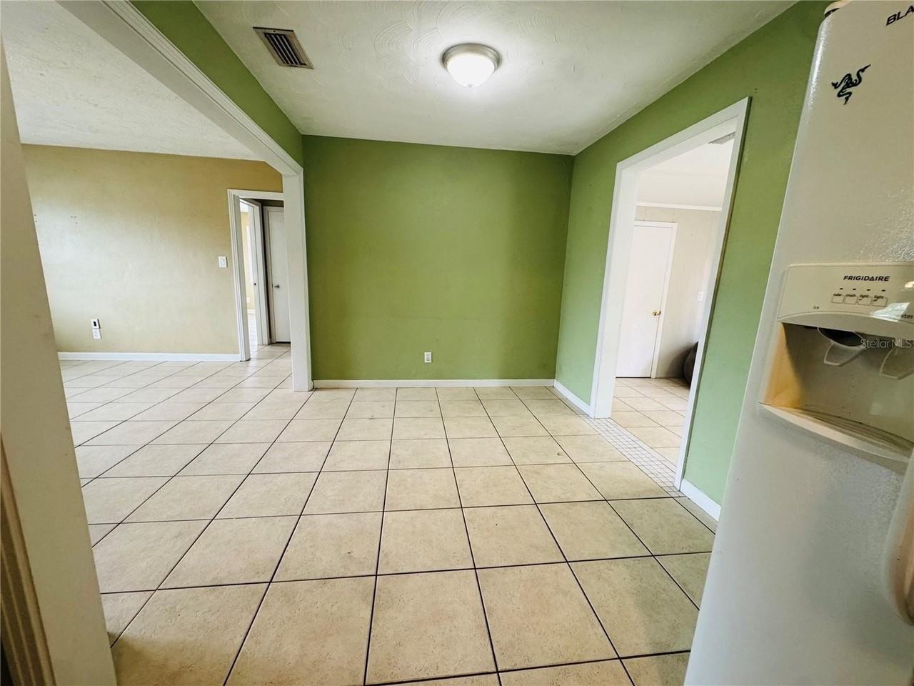 2976 Poplar St - Photo 4 of 13