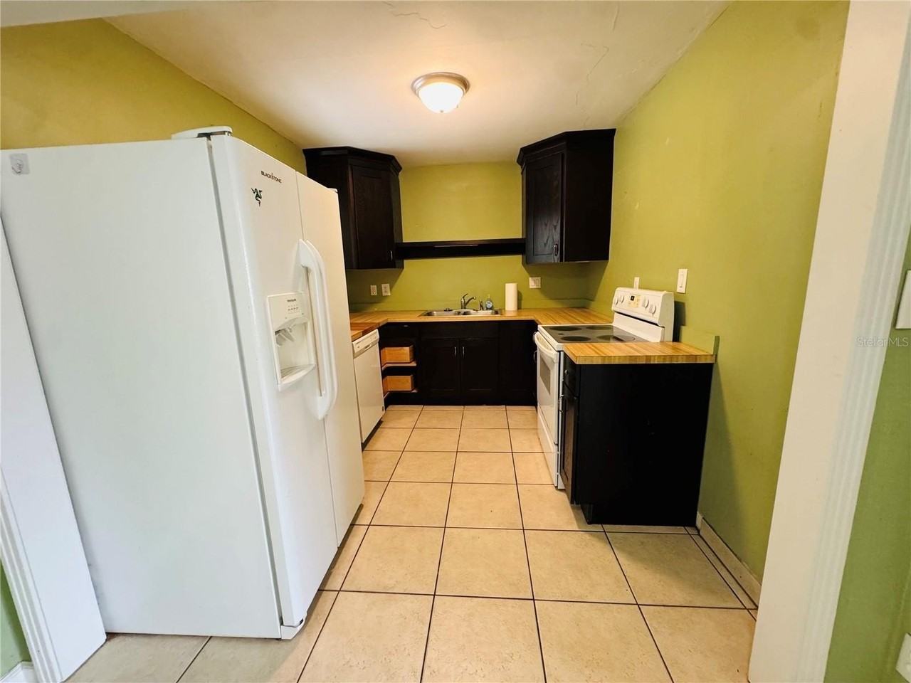 2976 Poplar St - Photo 5 of 13