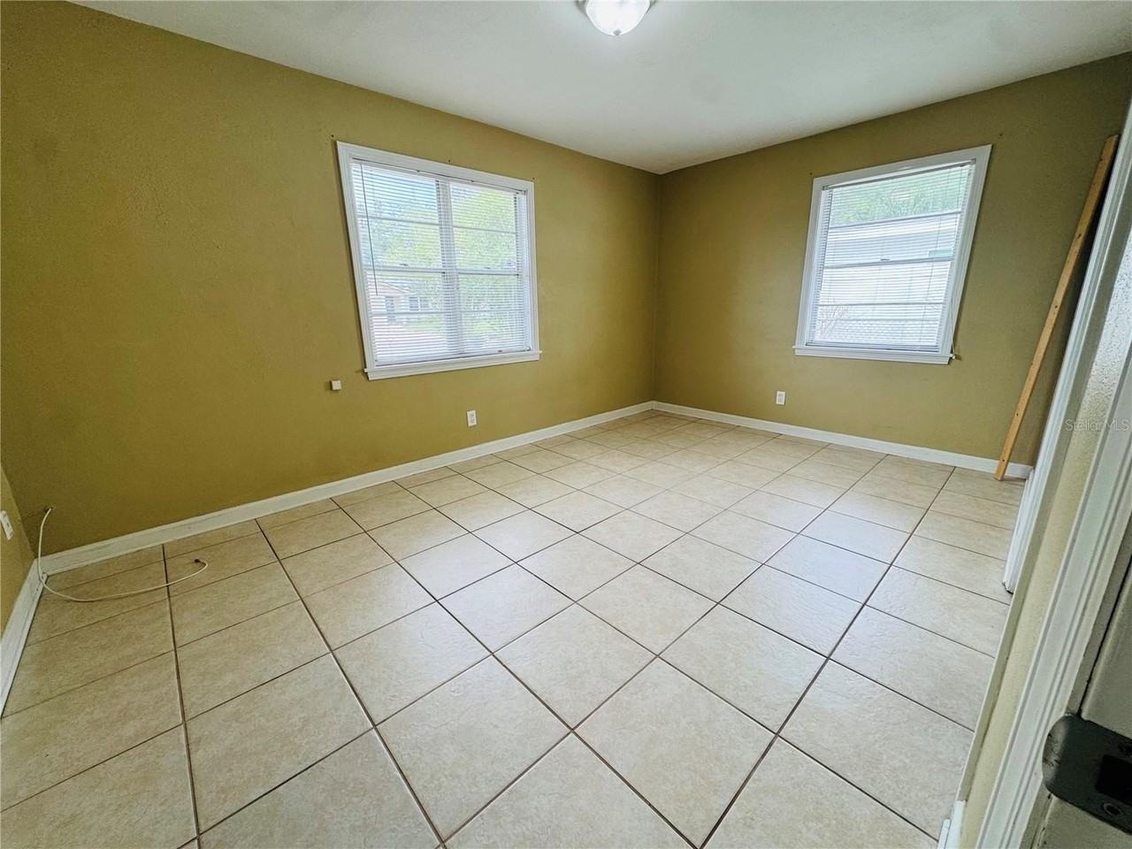2976 Poplar St - Photo 6 of 13