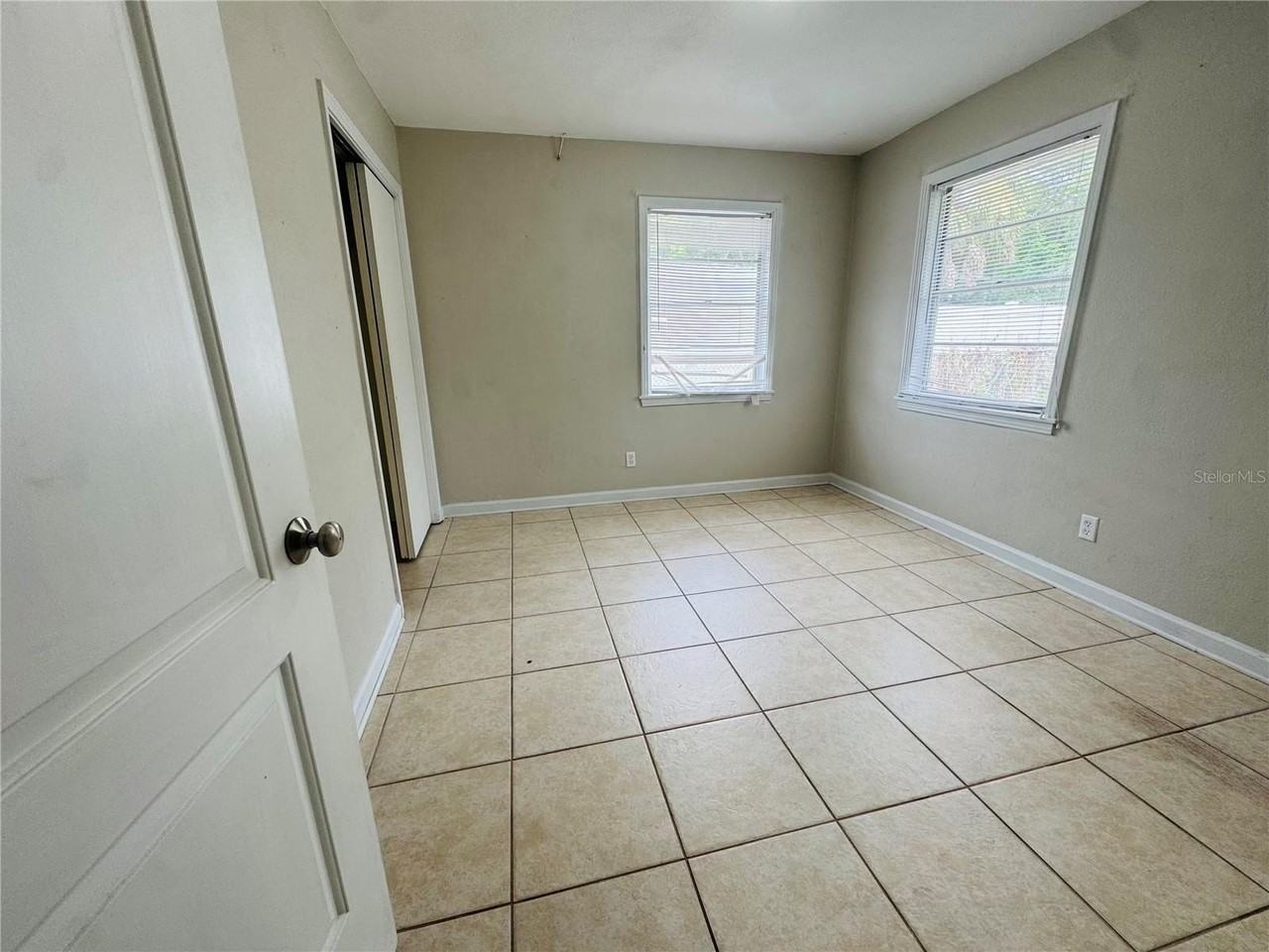 2976 Poplar St - Photo 7 of 13