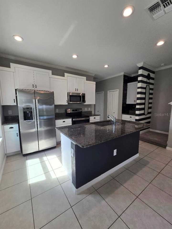 4640 Willet Cooper Ct - Photo 6 of 33