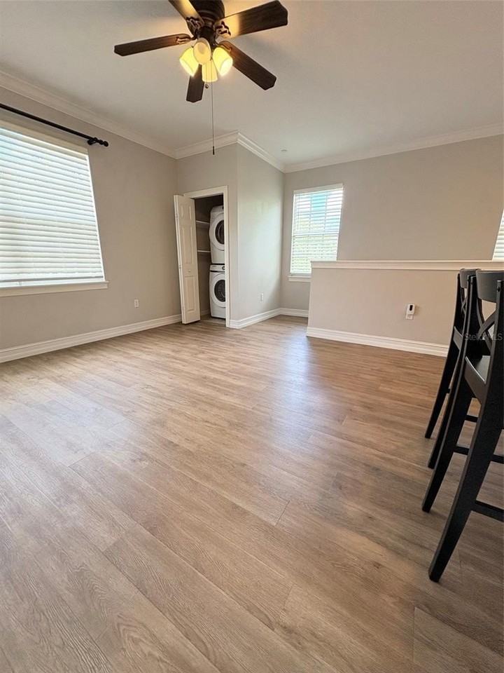 4450 Twinview Ln - Photo 3 of 10