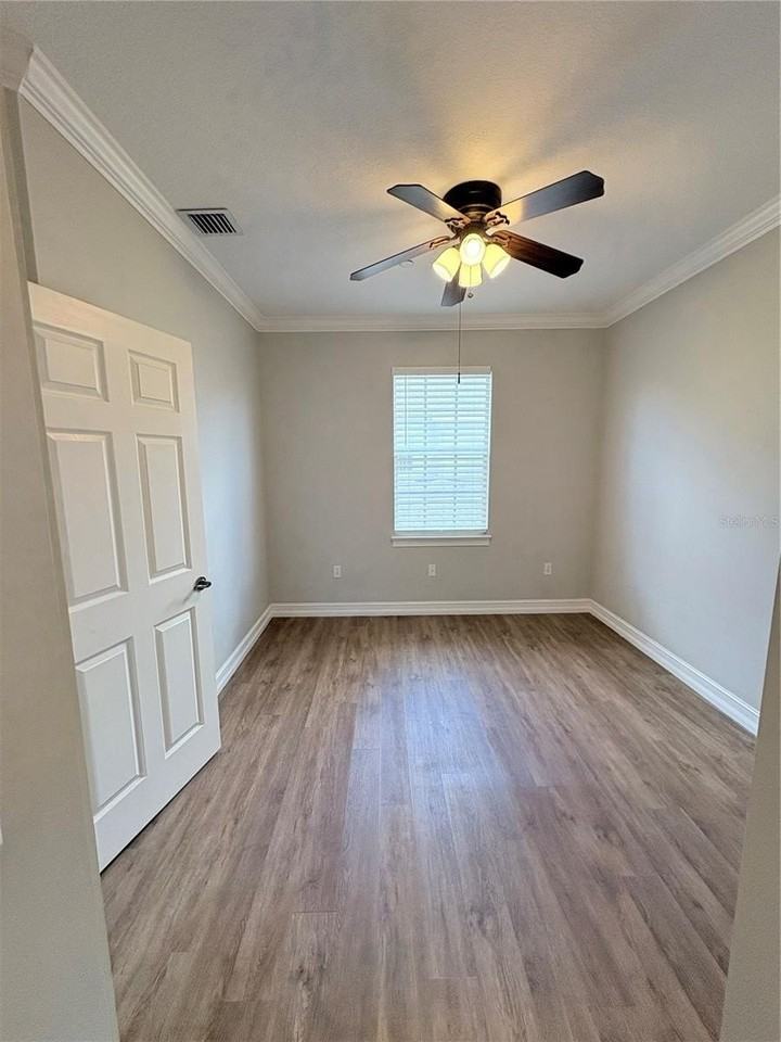 4450 Twinview Ln - Photo 7 of 10