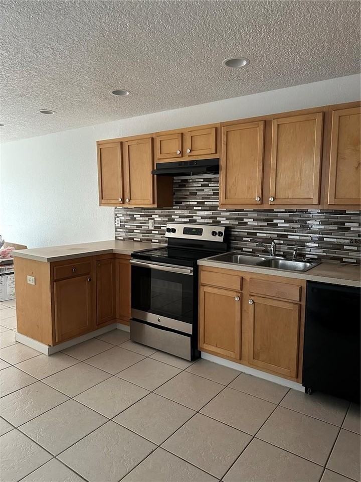 752 E Broome St #756 - Photo 3 of 13