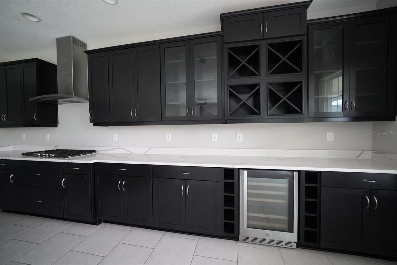 5450 Wayfarer Ave - Photo 5 of 46