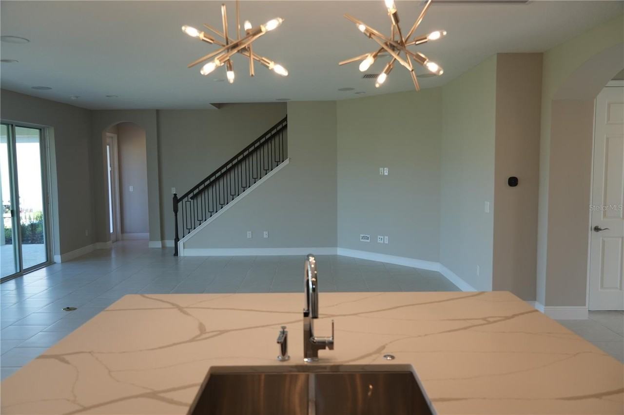 5450 Wayfarer Ave - Photo 6 of 46