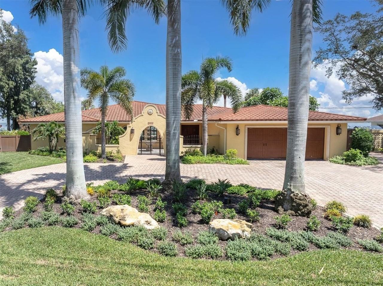 5810 Bahama Shores Dr S - Photo 2 of 50