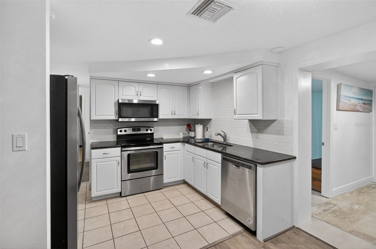3214 Huntington Rd - Photo 5 of 25