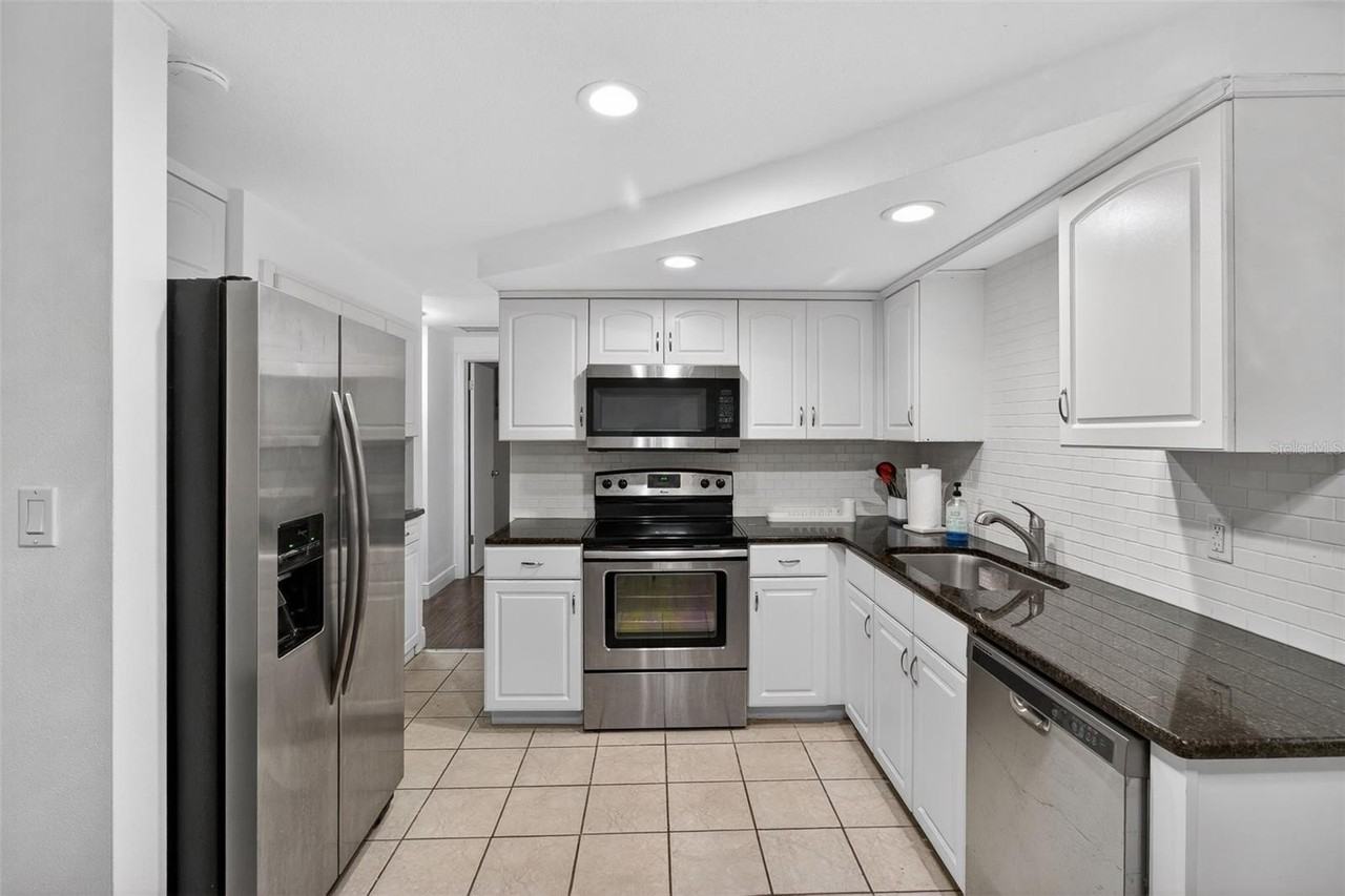 3214 Huntington Rd - Photo 6 of 25