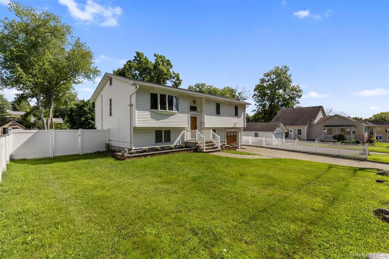 118 Old Tappan Rd - Photo 2 of 25