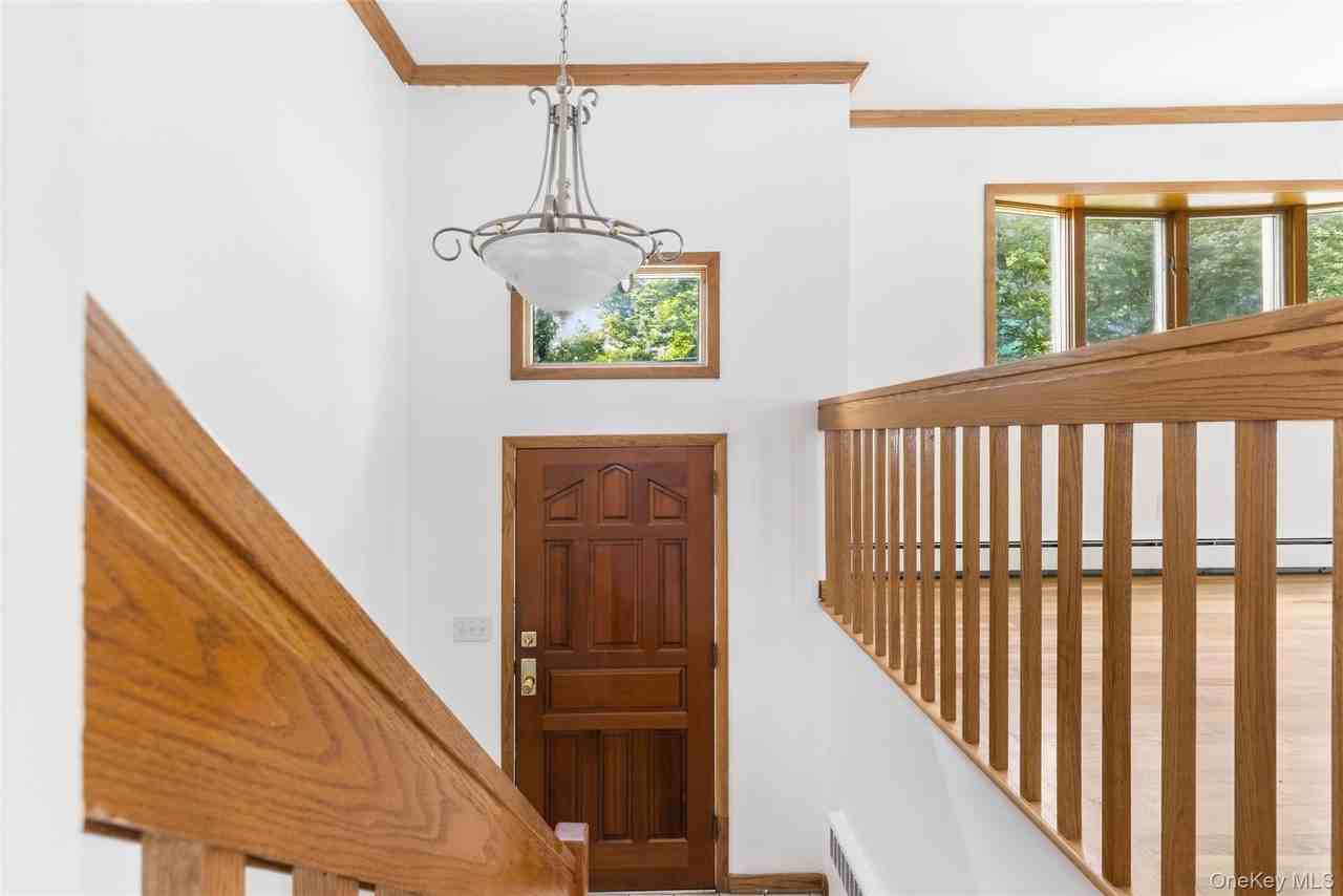 118 Old Tappan Rd - Photo 3 of 25