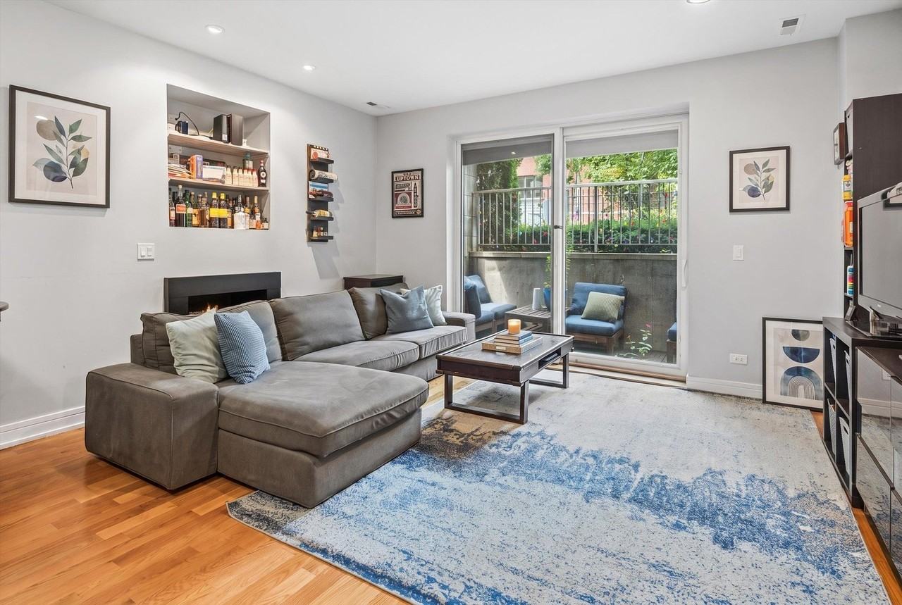 4303 N Kenmore Ave #1S - Photo 3 of 14