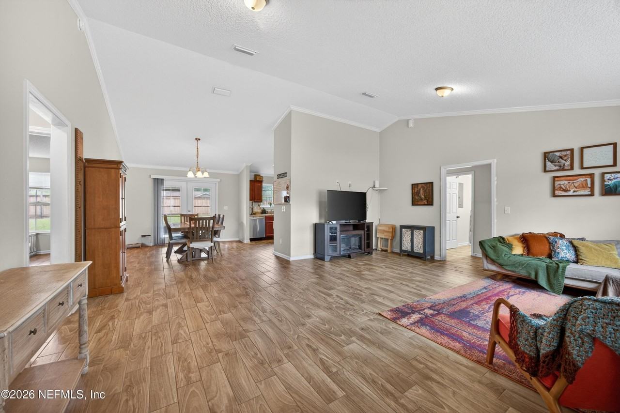 940 State Road 13 N - Photo 5 of 38