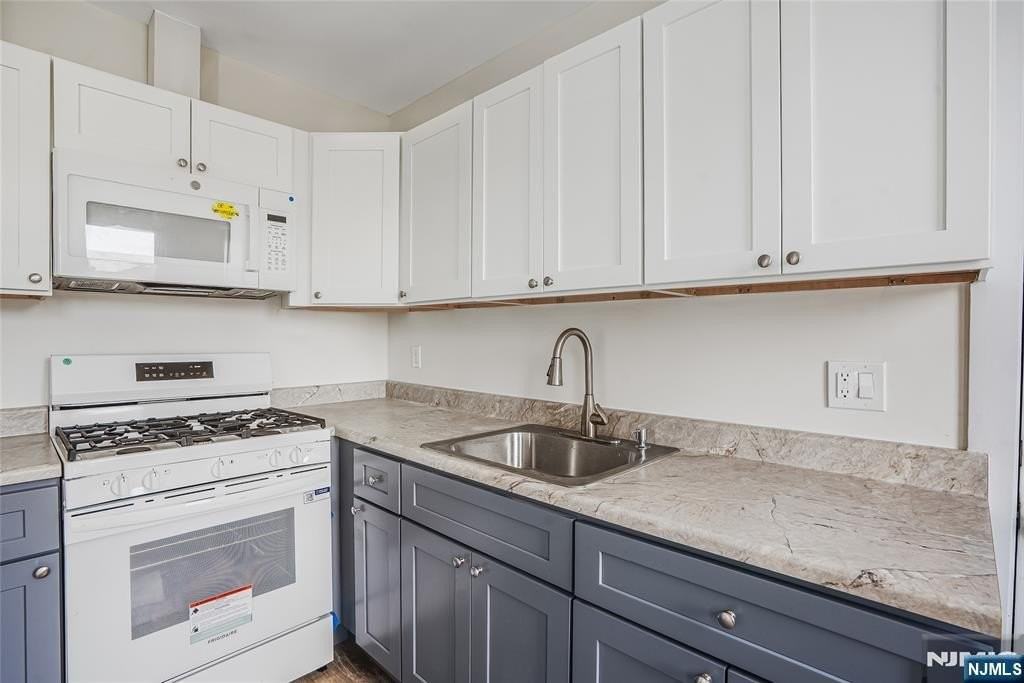 252 River Dr #3 - Photo 2 of 16