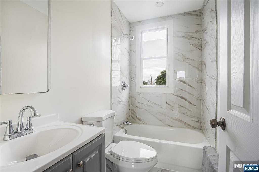 252 River Dr #3 - Photo 3 of 16