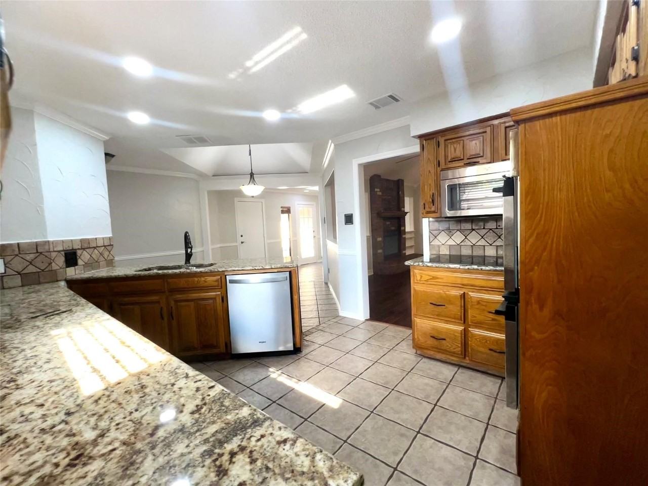 929 Pleasant Valley Cir - Photo 2 of 17
