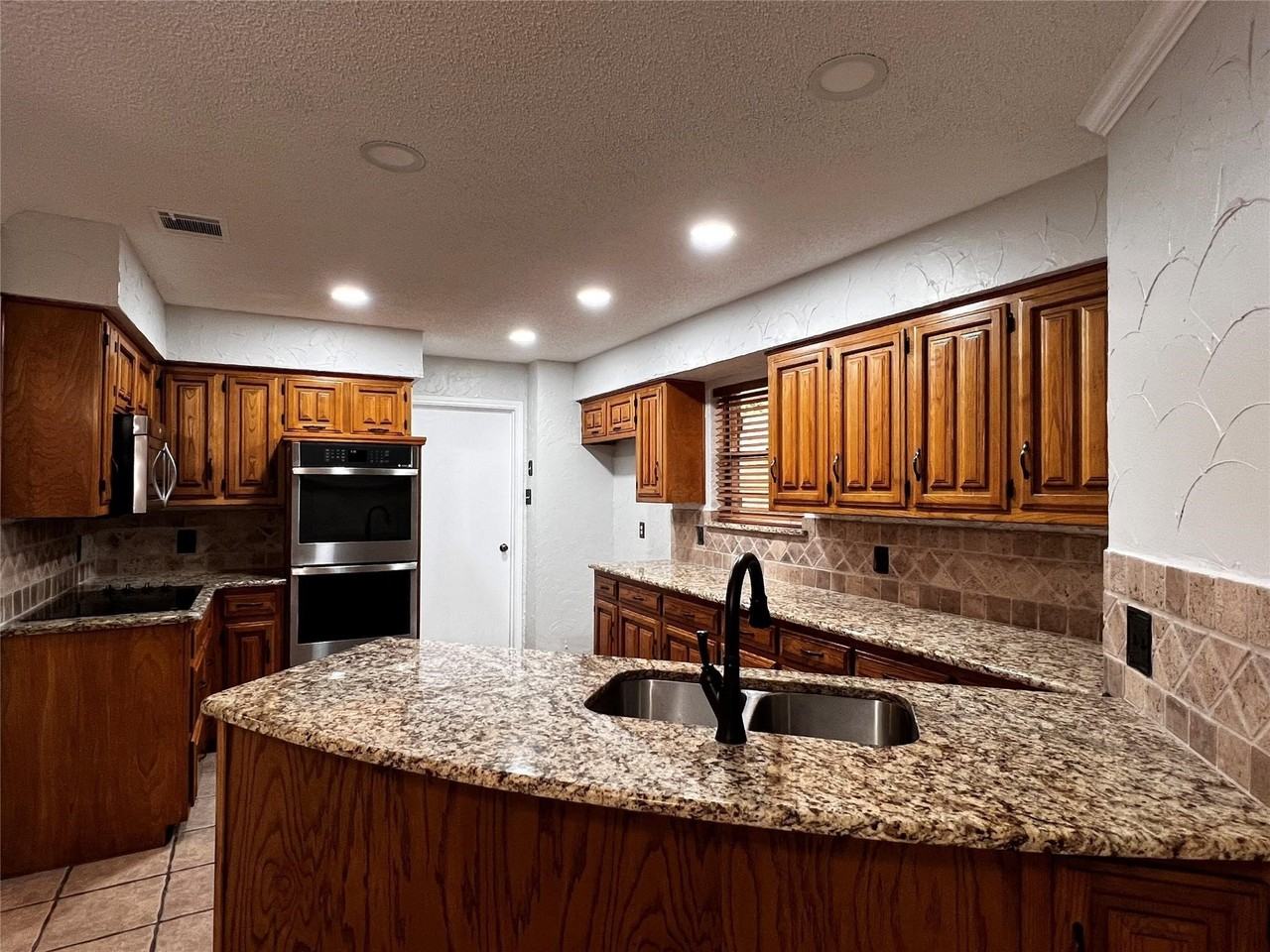 929 Pleasant Valley Cir - Photo 4 of 17