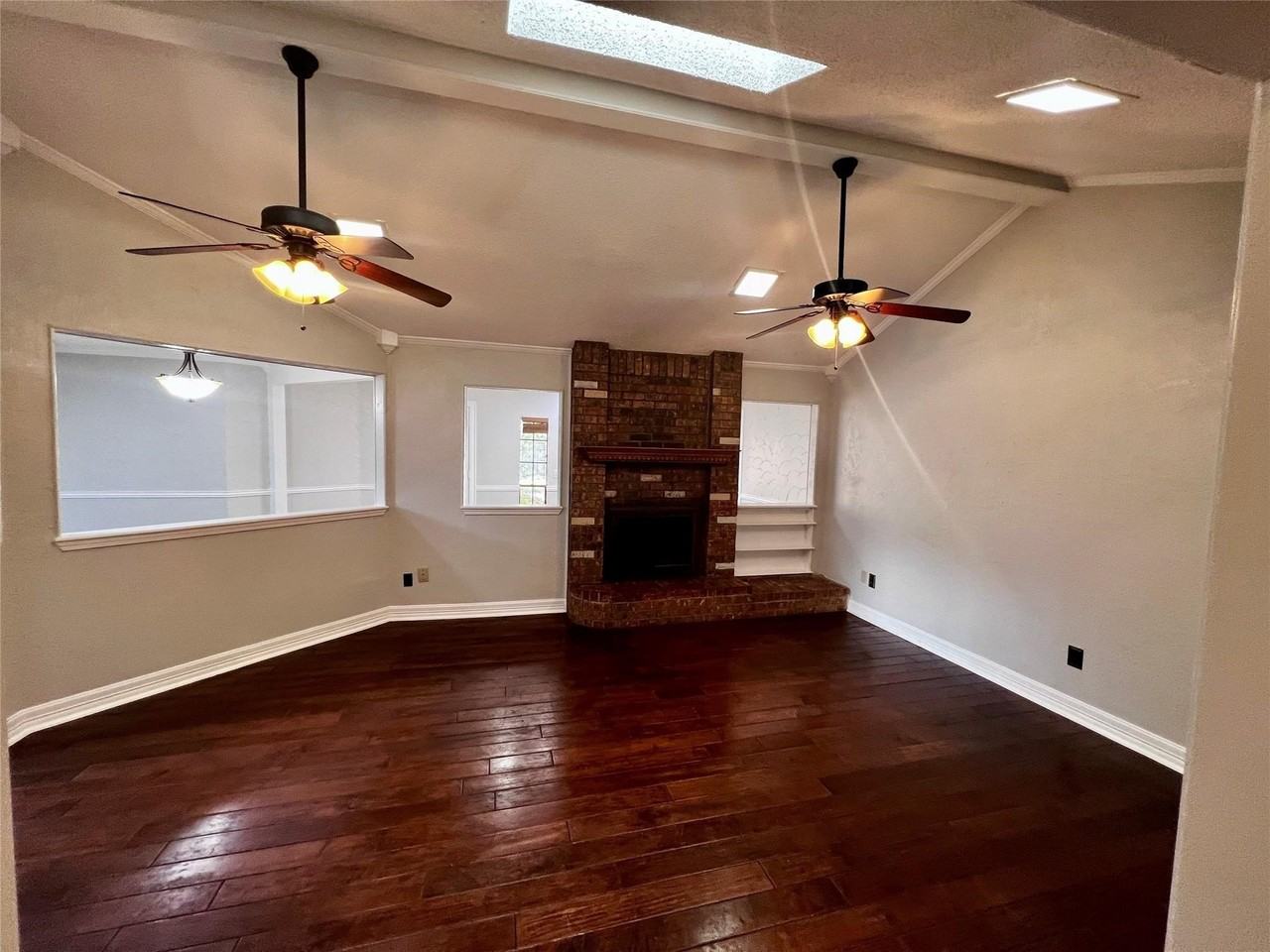 929 Pleasant Valley Cir - Photo 6 of 17
