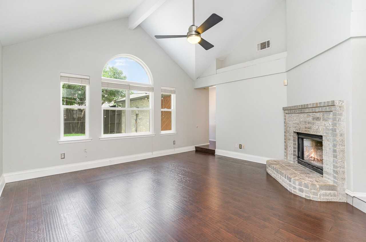 10678 Quest Dr - Photo 4 of 23