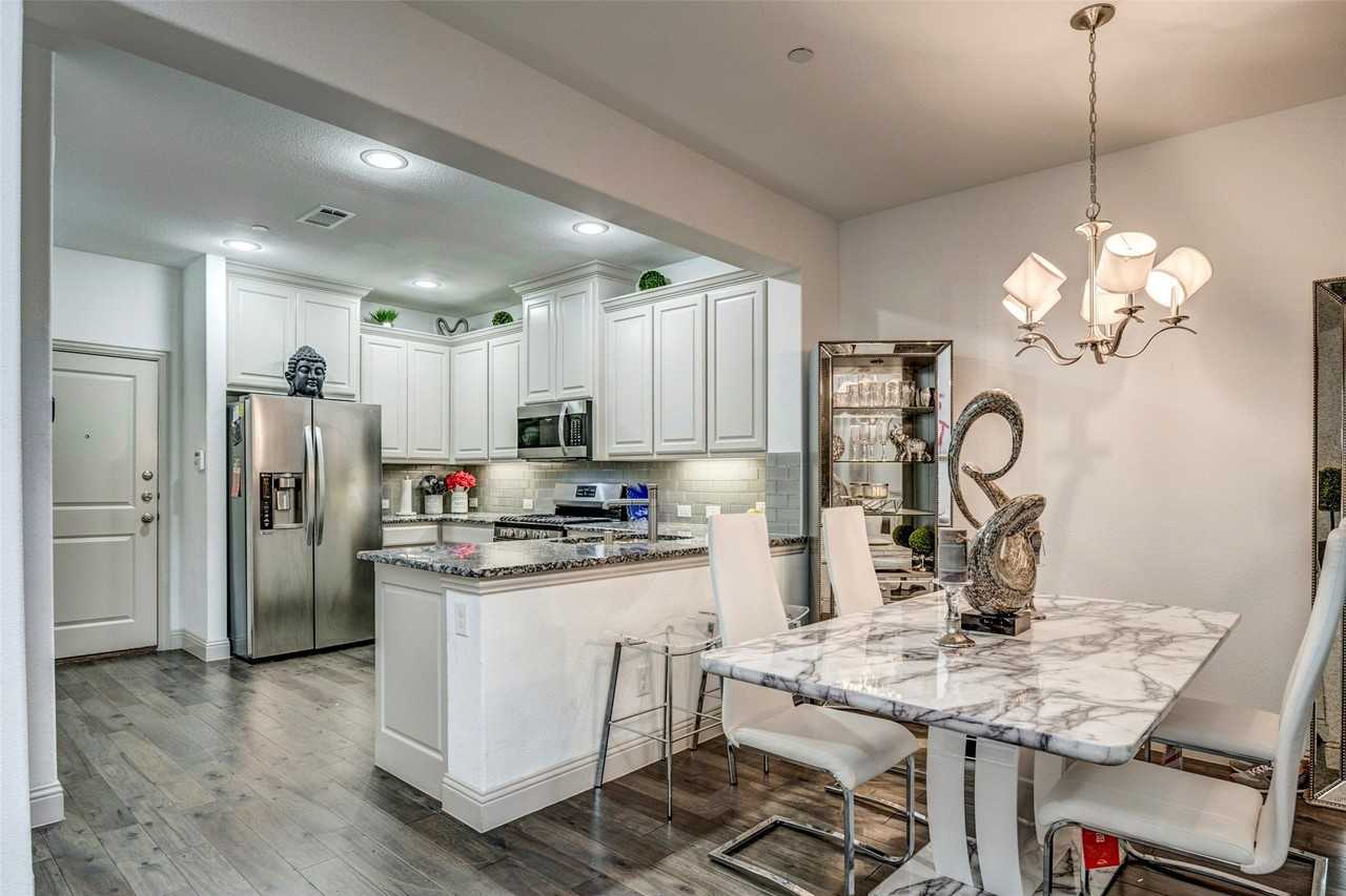 3712 Lantern Ln - Photo 5 of 35