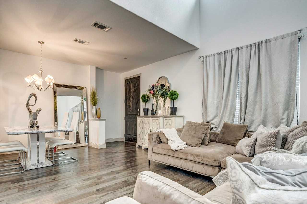 3712 Lantern Ln - Photo 7 of 35