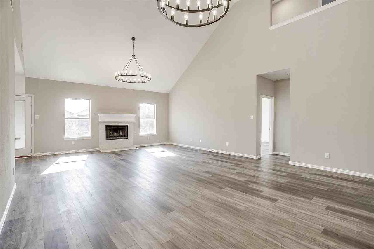 1016 Telluride Dr - Photo 5 of 23